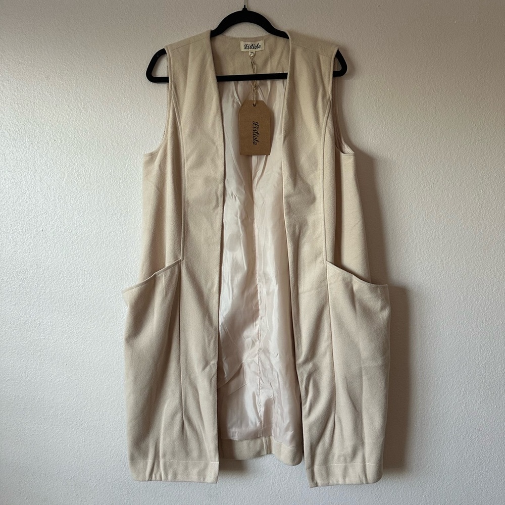 Listcle Cream Kangaroo Vest